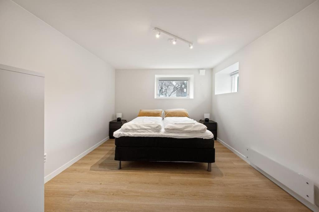 Practical Basement Apt With All Home Comforts Close To City Centre Stavanger Exterior foto